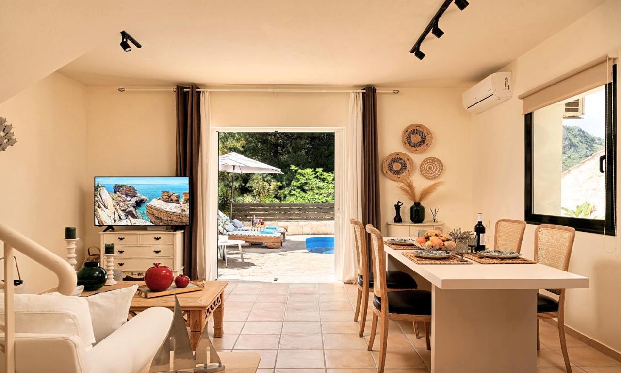 Apple Villas Mouríon Exteriör bild