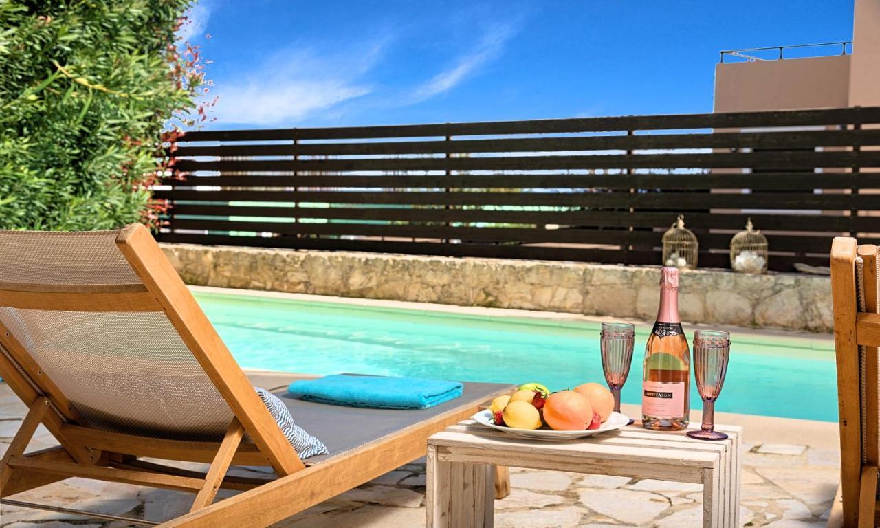 Apple Villas Mouríon Exteriör bild
